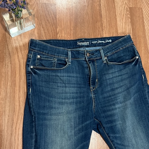 Levi’s Modern Skinny Shorts Jeans Sz 16 - Picture 2 of 7